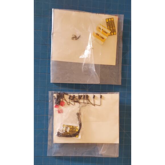 DCP 1/64 Chain Binders Flags and Oversize Signs 2 Packs A - Picture 1 of 2